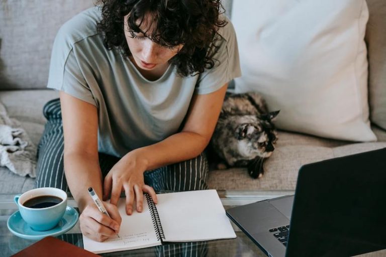 Why choose a copywriter for a marketing strategy session?